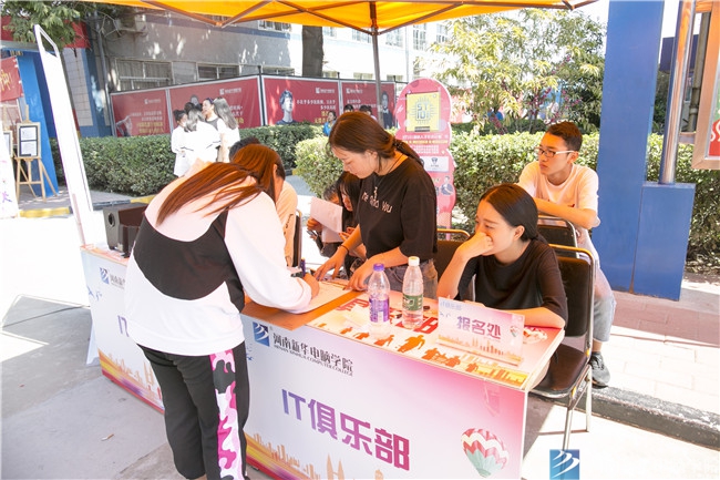 新同學(xué)加入社團