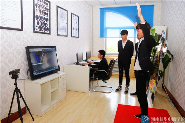 新華影視動(dòng)漫專業(yè)實(shí)訓(xùn)基地 學(xué)生實(shí)訓(xùn)中