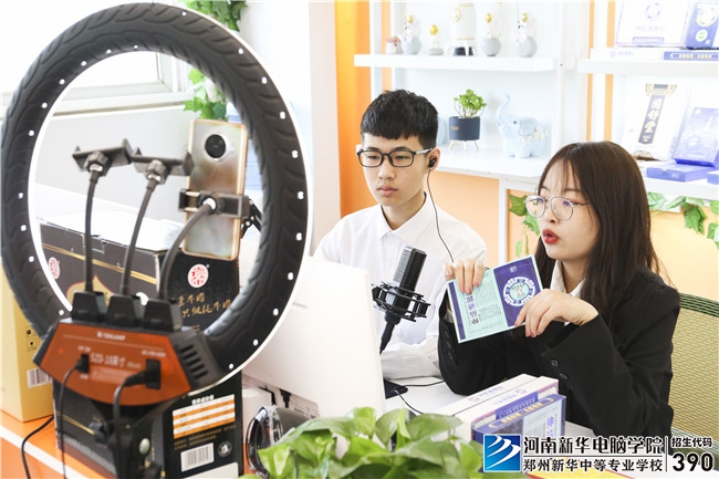 哪些電腦學(xué)校能學(xué)AI?